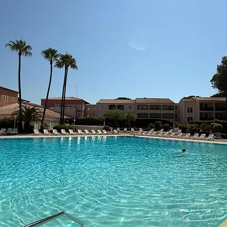 F1 Climatise Avec Piscine Apartment