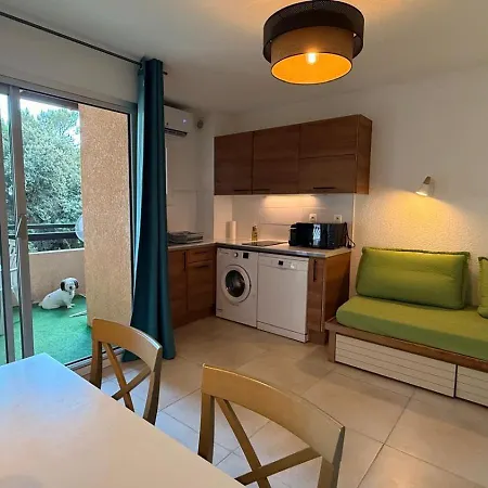 Apartment F1 Climatise Avec Piscine *